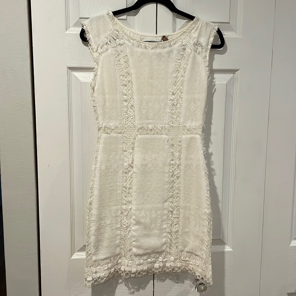 BCBG WHITE MINI DRESS. Size 0. Lace accents. Perfect for for bridal shower.